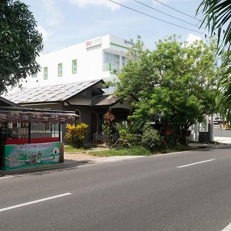 OYO 985 Audi Inn Hotel Tanjung Pandan Exterior foto