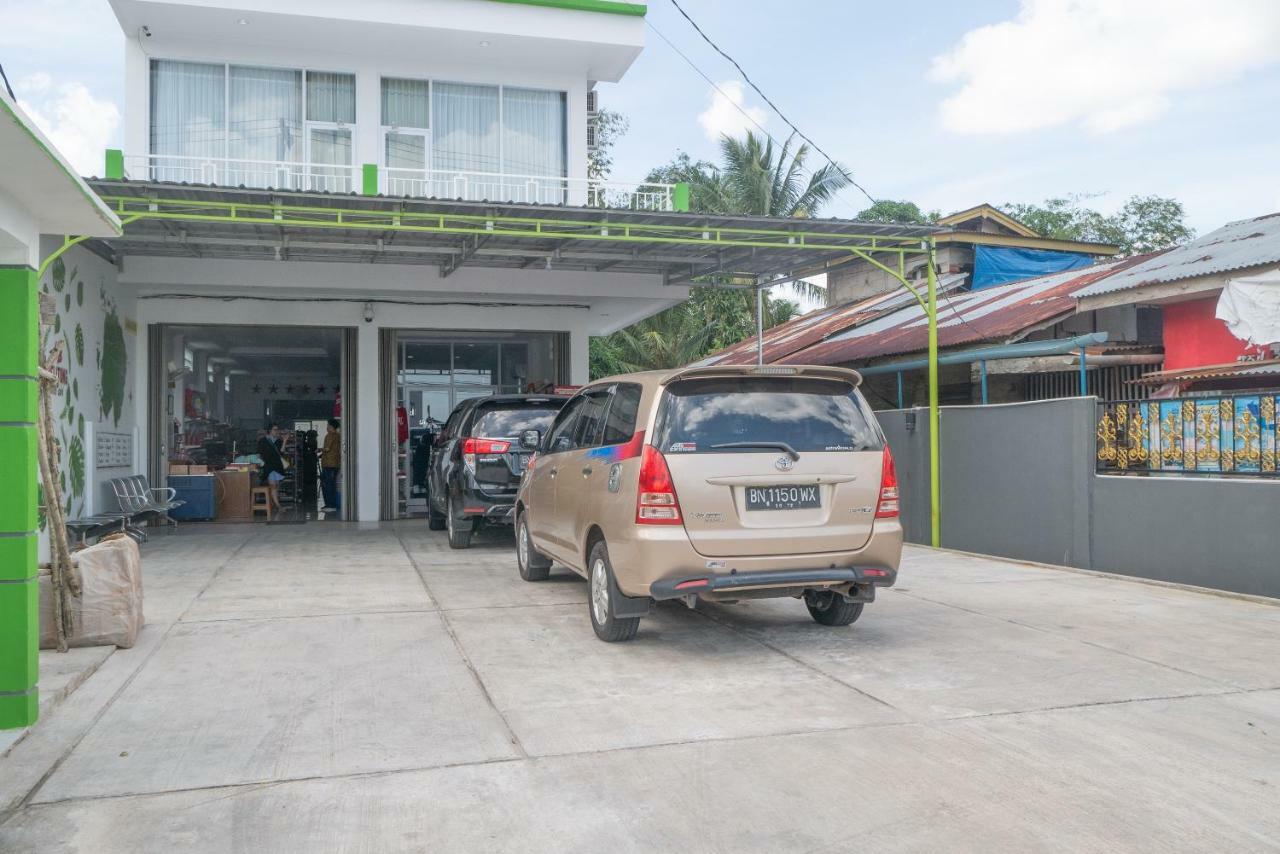 OYO 985 Audi Inn Hotel Tanjung Pandan Exterior foto